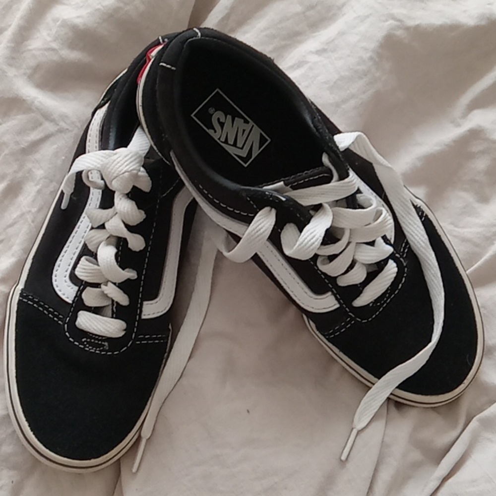 Kids Vans black and white tennis shoes